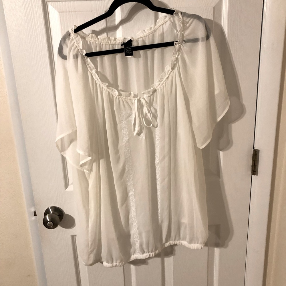 Short sleeved white shear top